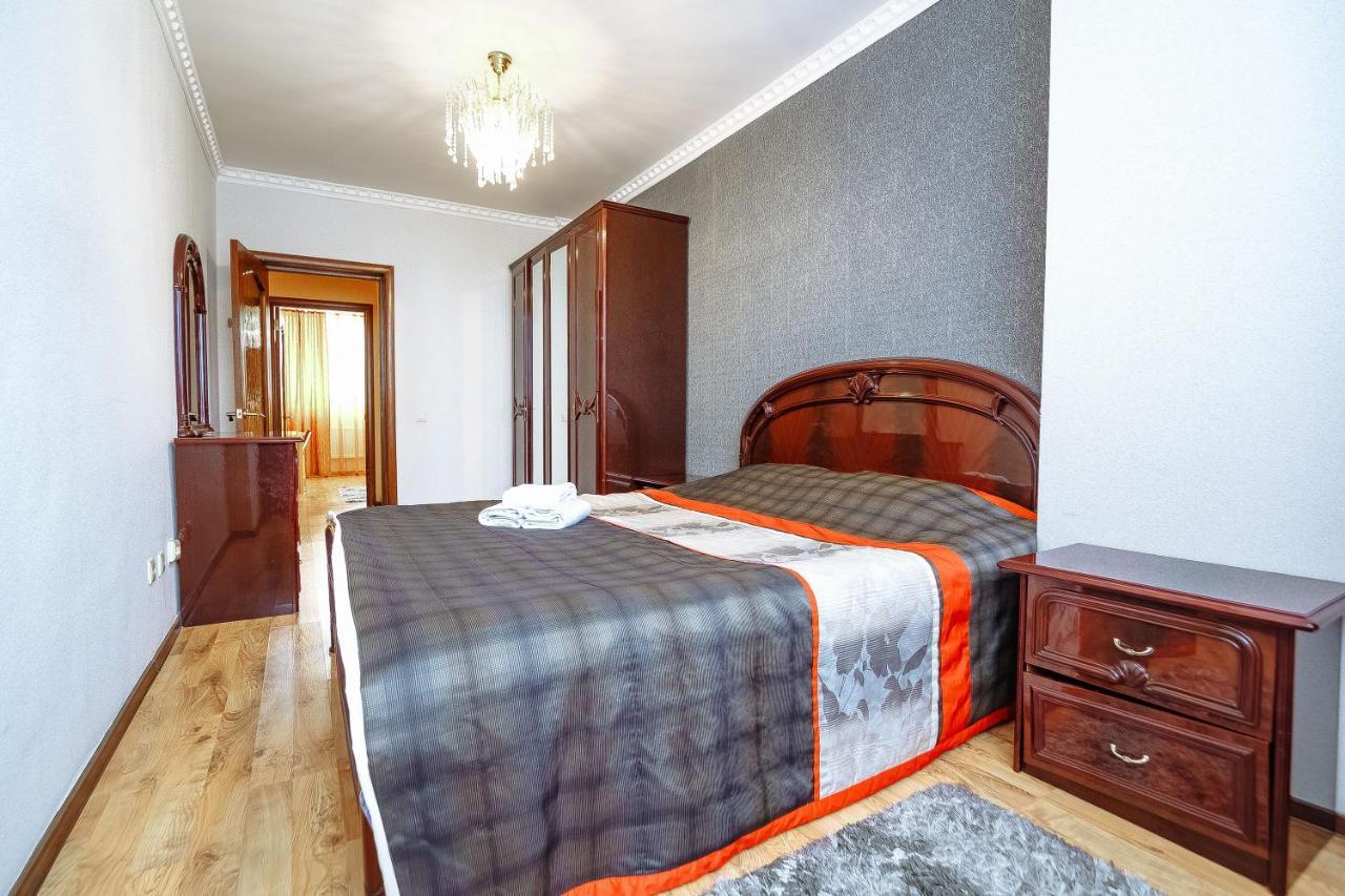 Two Bedroom Apartment On Syganak Street 64-1 アスターナ エクステリア 写真